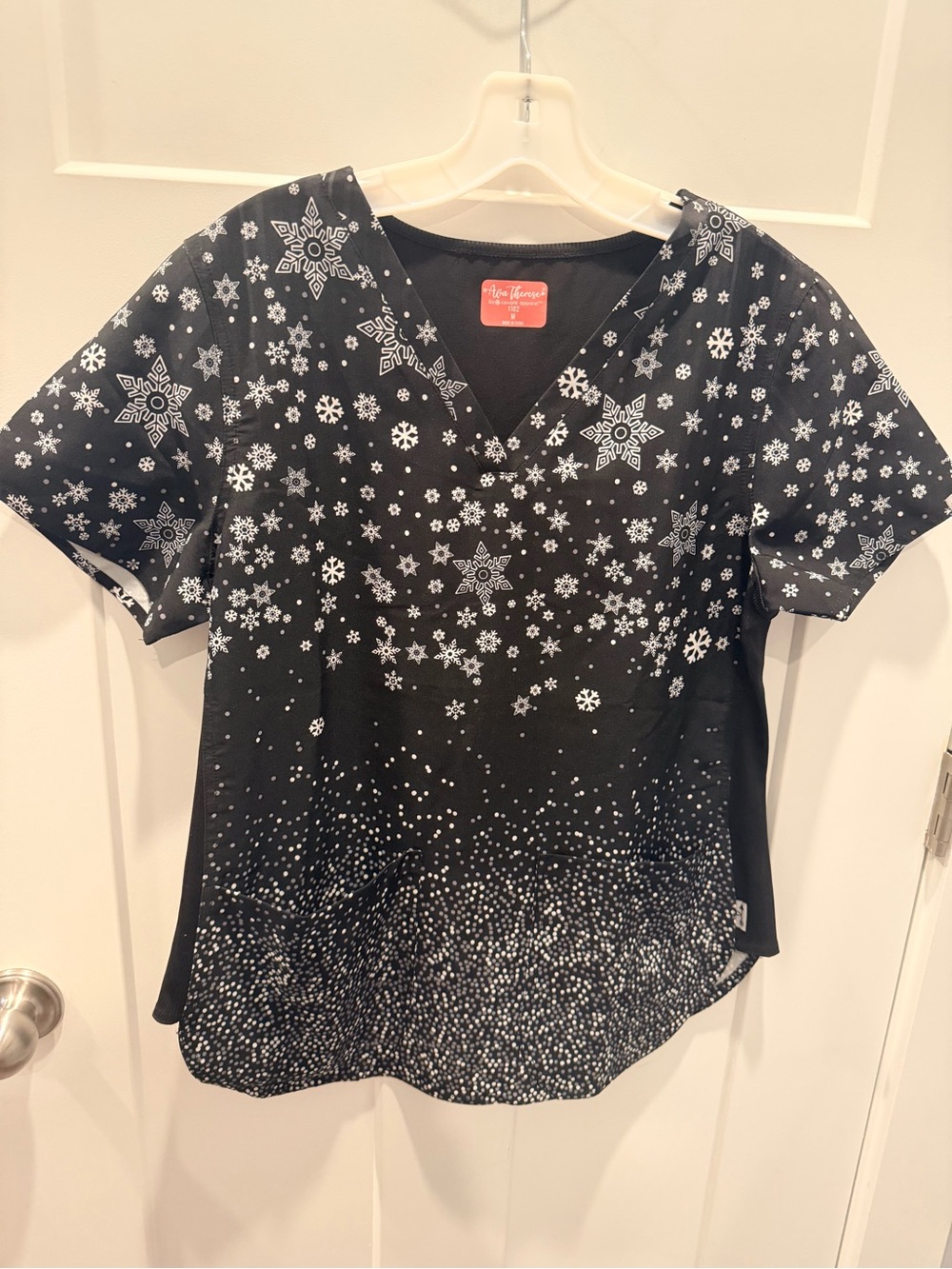 Ava Therese Winter Vibes Snowflake Stretch Scrub Top Medium